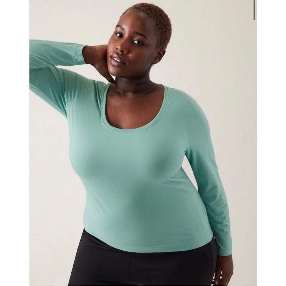 NWT- Athleta Outbound Scoop Neck Top, Dusty Jade, Size 1X Plus